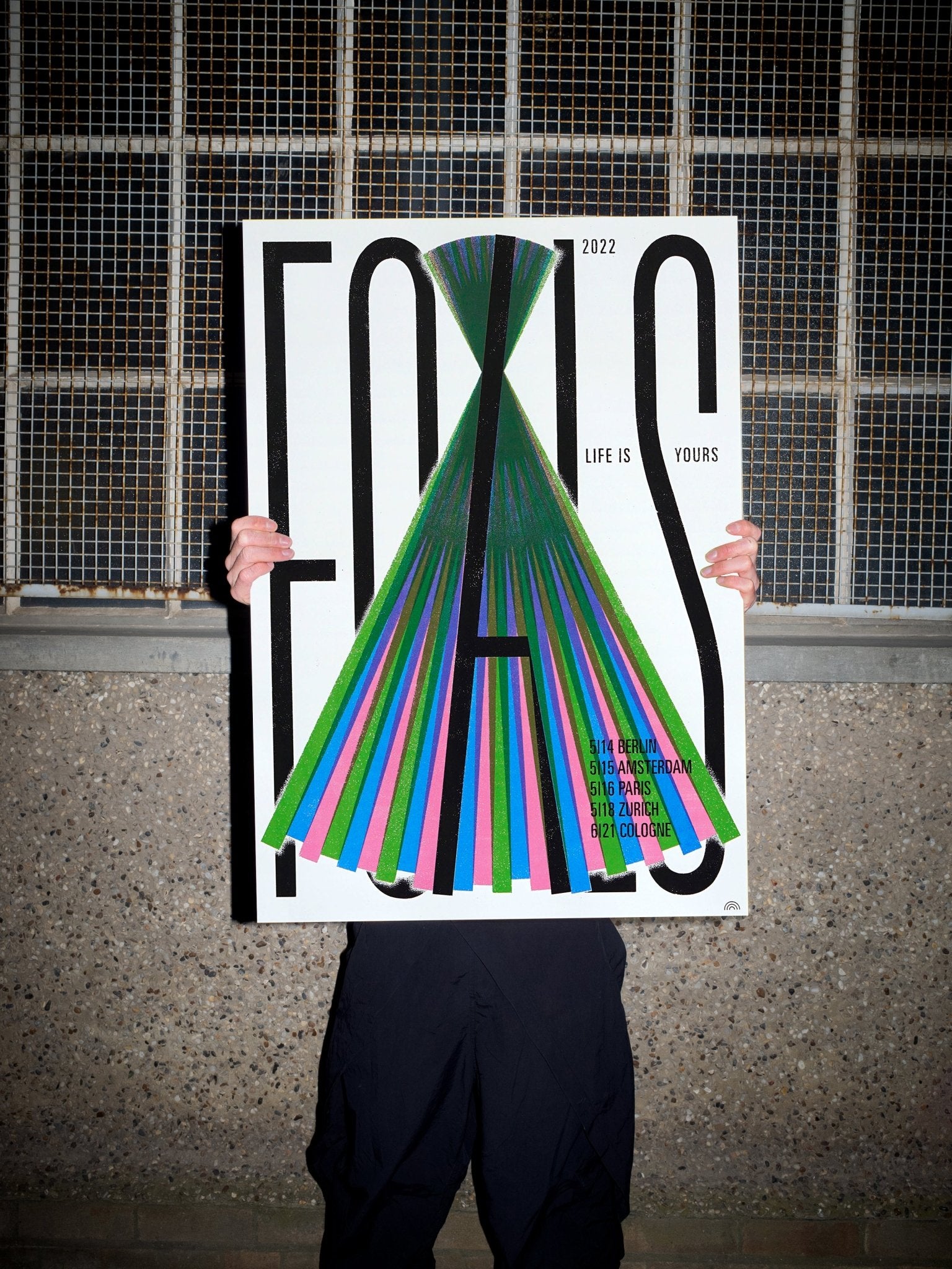 Foals - Falk Schwalbe - FORGET ABOUT WHITE WALLS