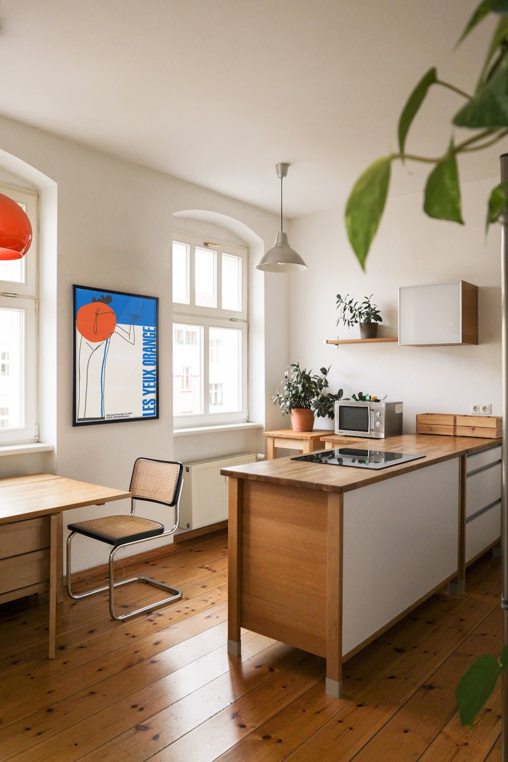 Les Yeux Orange - Floating Bstrd - FORGET ABOUT WHITE WALLS