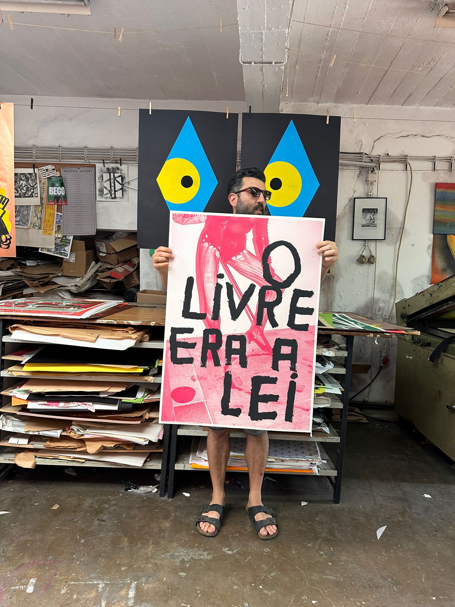 PERFORMANCE (WITH TEXT) - Officina Arara - FORGET ABOUT WHITE WALLS