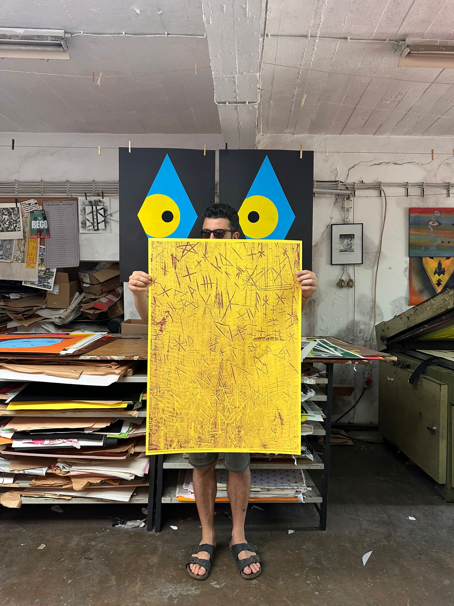 SIGLAS POVEIRAS - Officina Arara - FORGET ABOUT WHITE WALLS