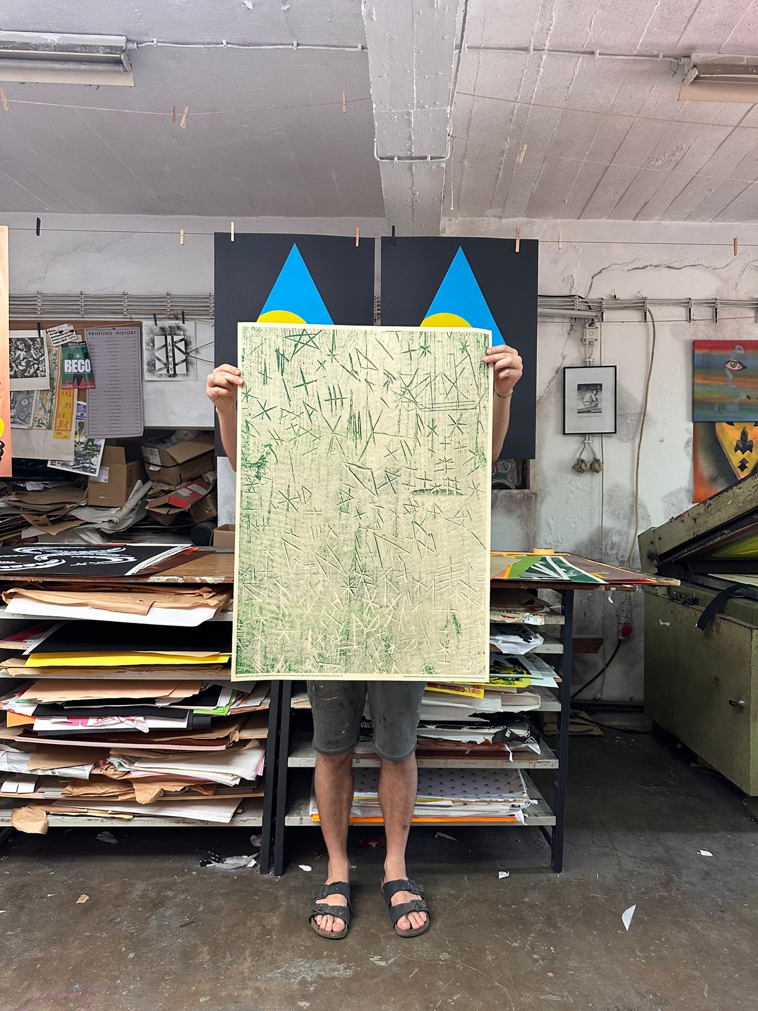 SIGLAS POVEIRAS - Officina Arara - FORGET ABOUT WHITE WALLS