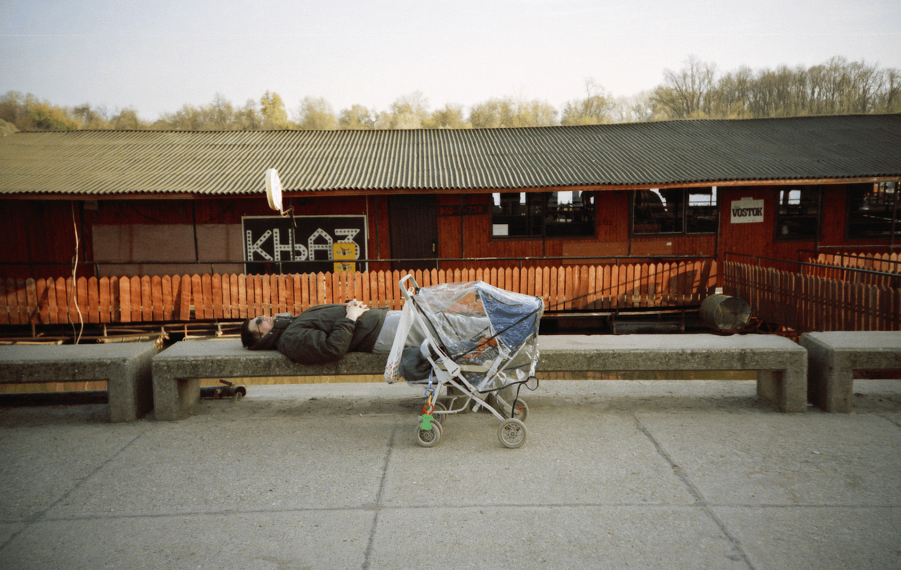 Untitled - Belgrade Raw - FORGET ABOUT WHITE WALLS