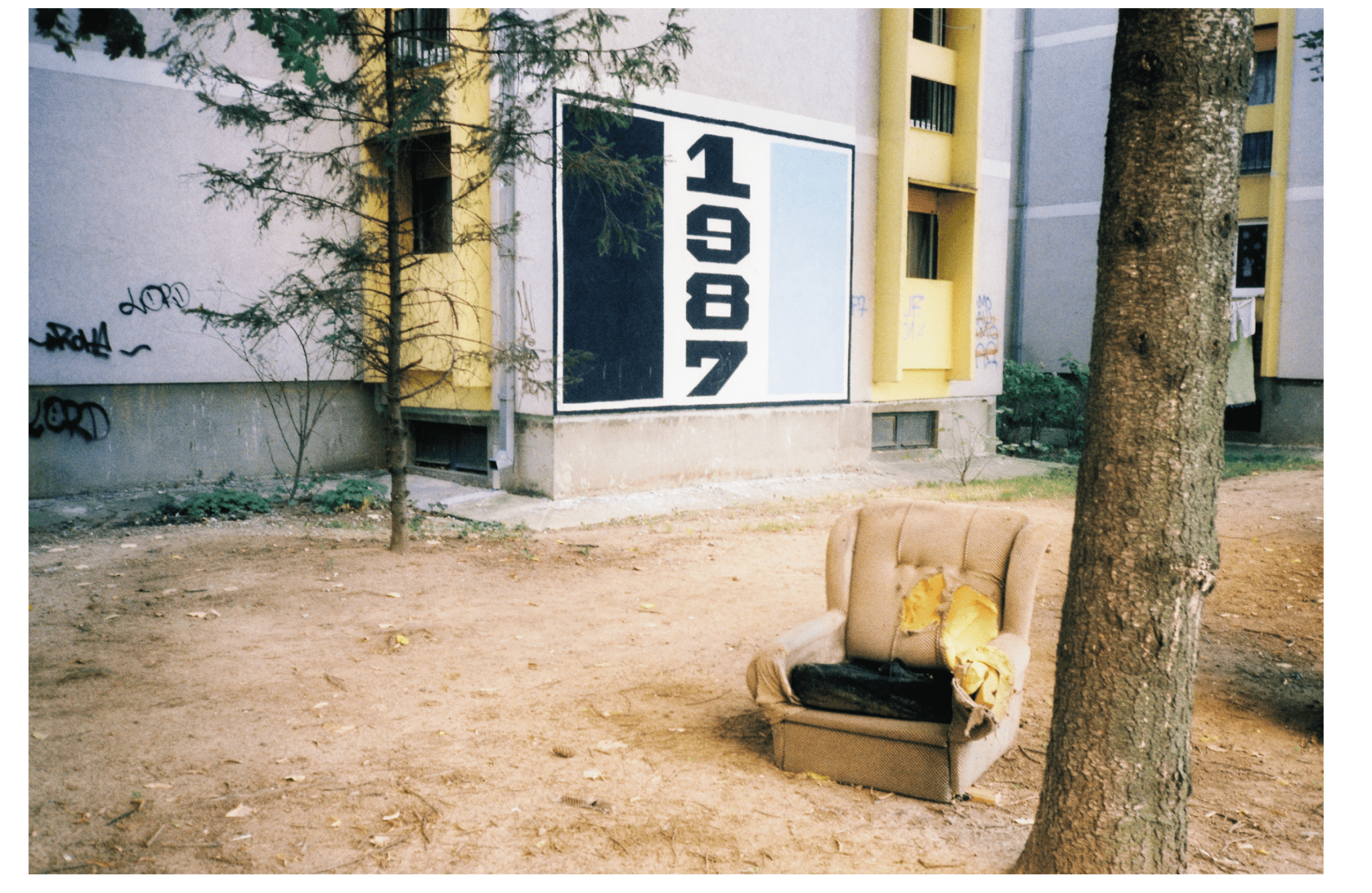 Untitled - F.A.W.W Gallery - FORGET ABOUT WHITE WALLS