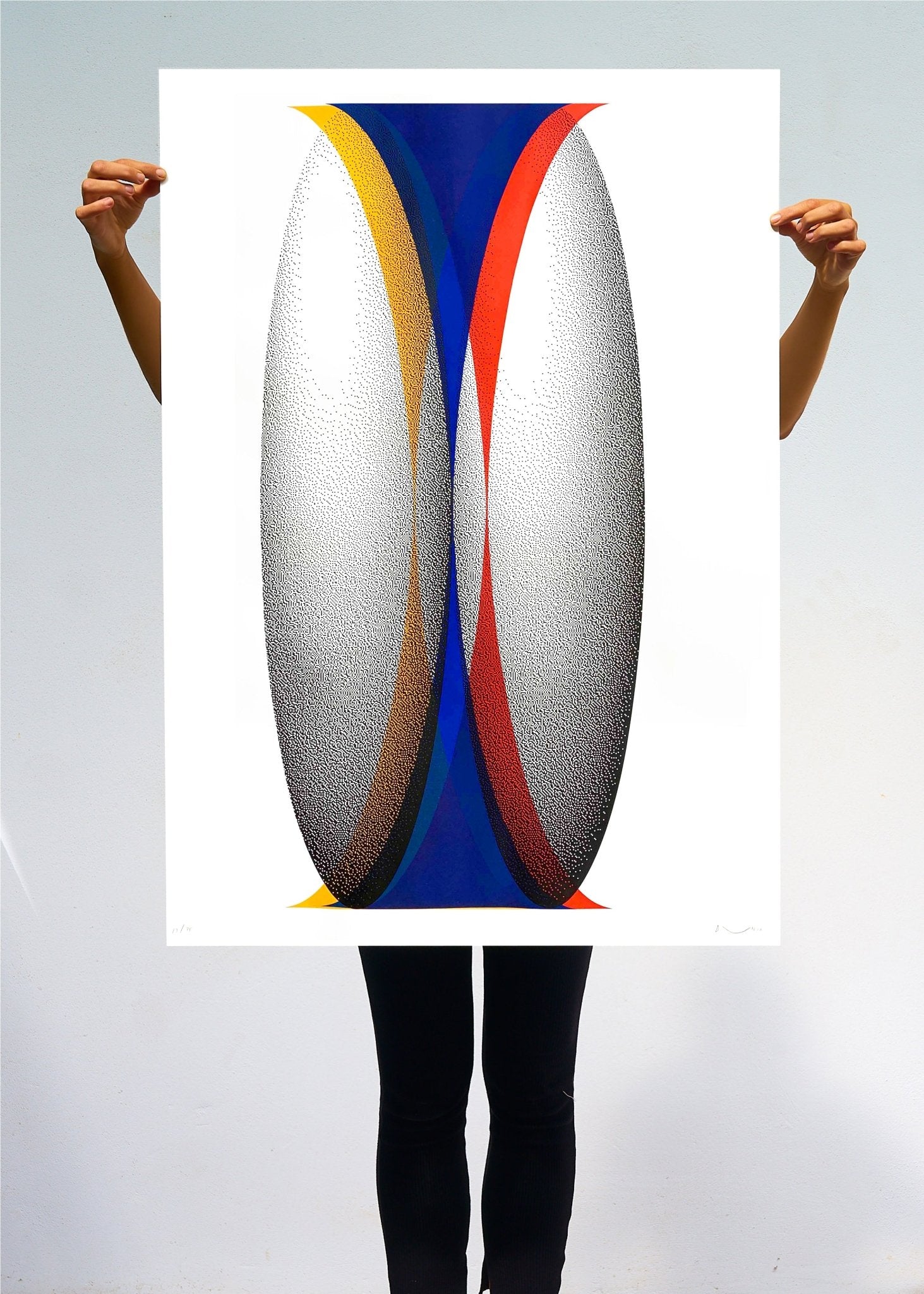 Vibrating Thread with Ovals - Dunja Jankovic - FORGET ABOUT WHITE WALLS