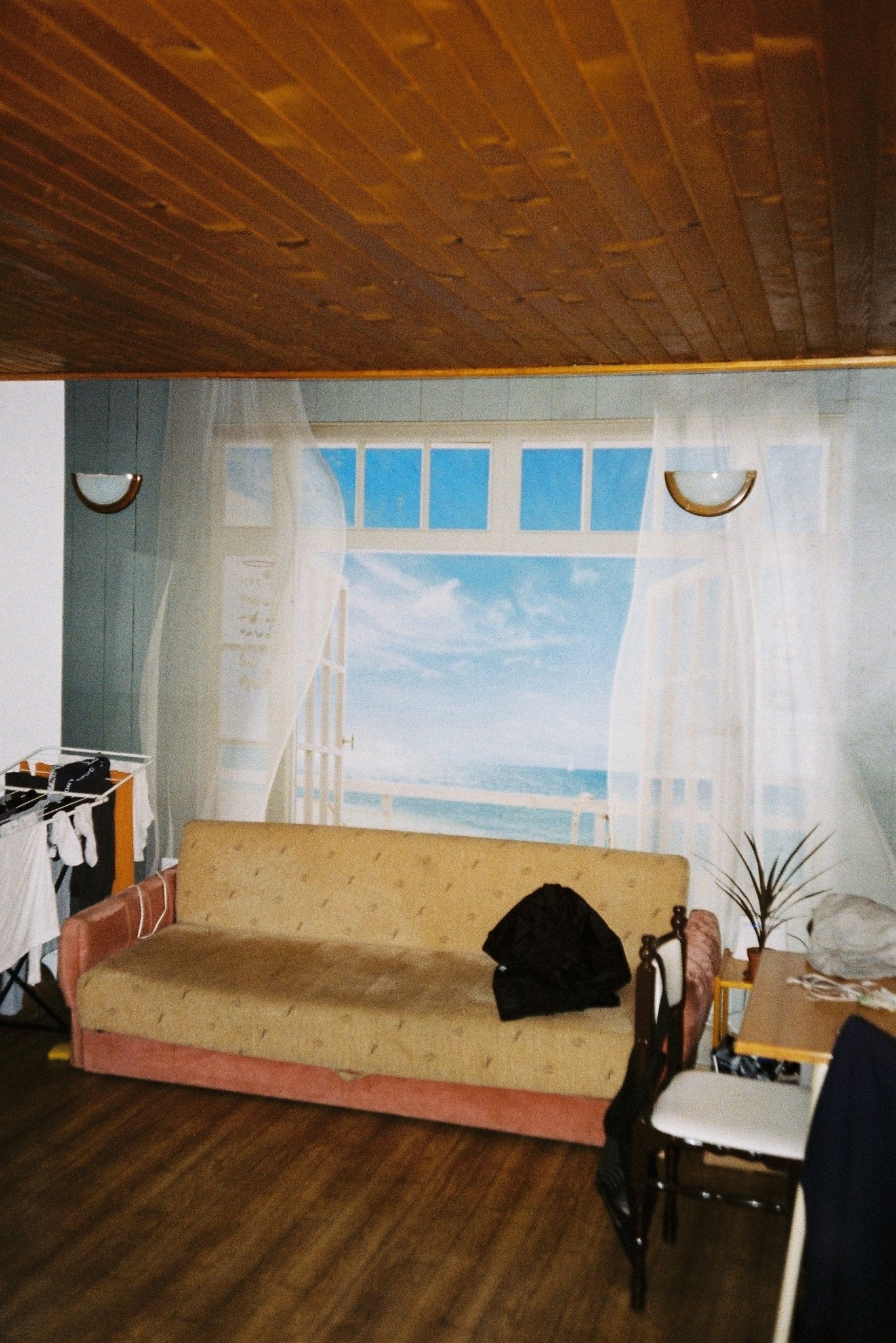 A4 - F.A.W.W Gallery - FORGET ABOUT WHITE WALLS